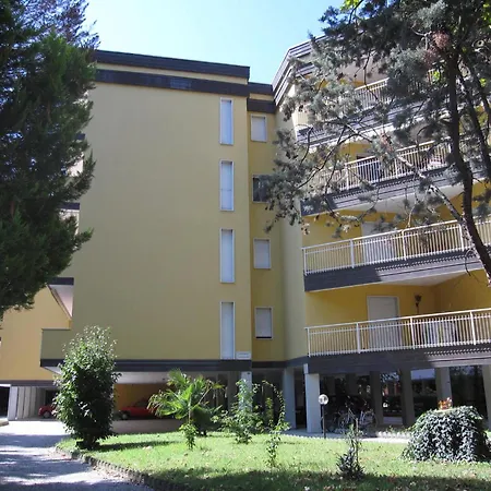 Lovely Flat At Pineta Grado-Pineta